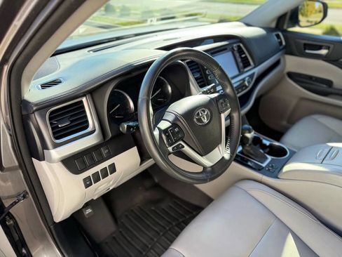 Used 2015 Toyota Highlander XLE image 11