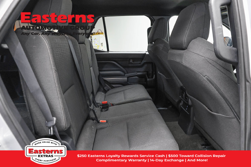 Used 2025 Toyota 4Runner SR5 AWD/4WD image 25