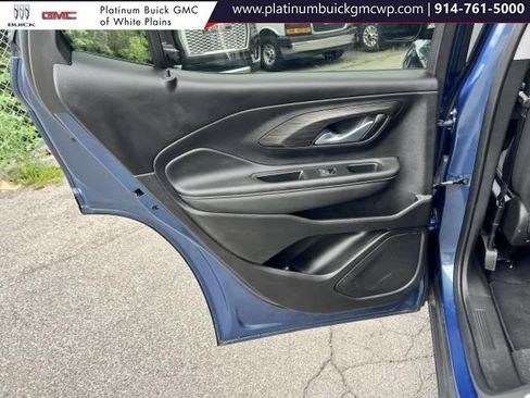 Used 2024 GMC Terrain SLE w/ Driver Convenience Package image 8