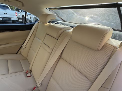 Used 2014 Lexus ES 350 w/ Luxury Package FWD image 32