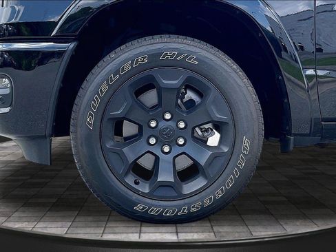 Used 2025 RAM 1500 Big Horn AWD/4WD image 9