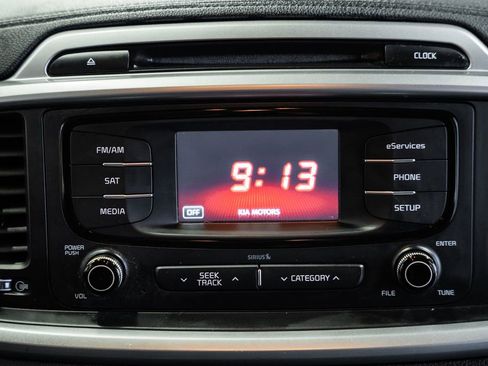 Used 2016 Kia Sorento LX w/ LX Convenience Package image 26