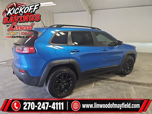 Used 2022 Jeep Cherokee Latitude AWD/4WD image 2