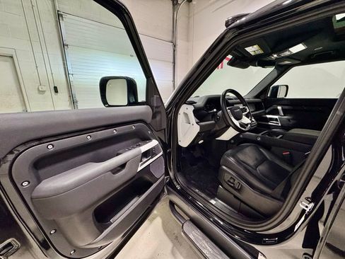 Used 2023 Land Rover Defender 110 X-Dynamic SE image 14