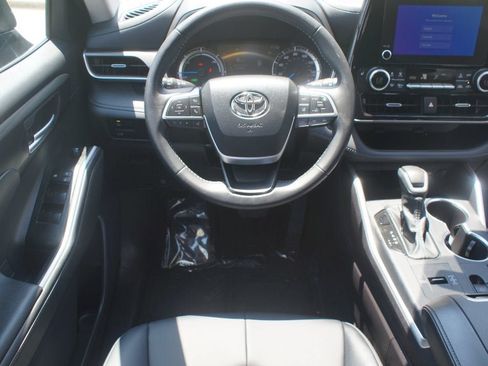 Certified 2026 Toyota Highlander XLE AWD/4WD image 5