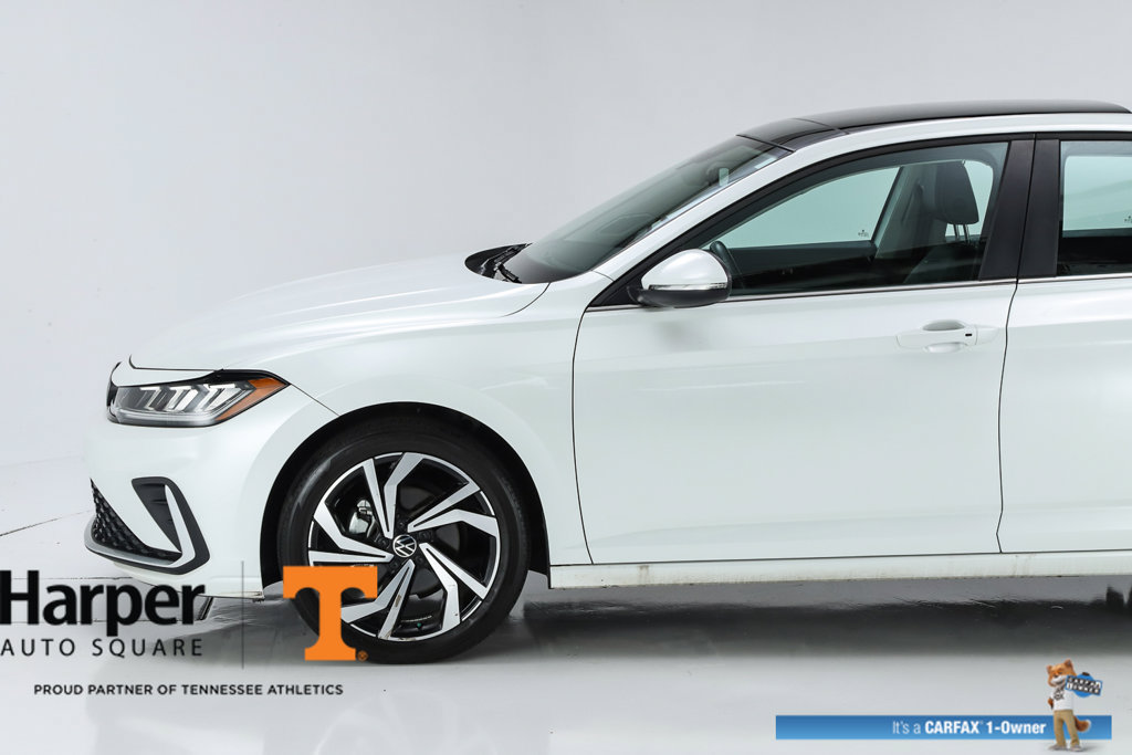 Used 2025 Volkswagen Jetta SEL FWD image 40