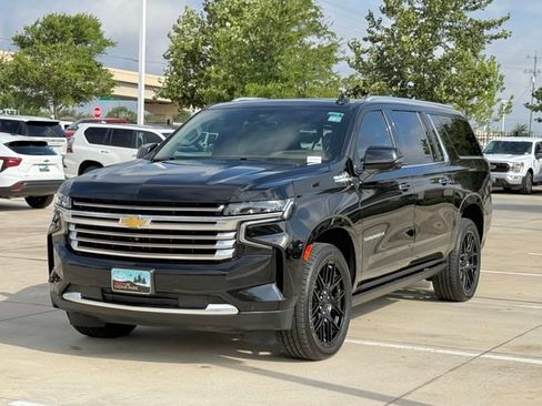 Used 2023 Chevrolet Suburban High Country w/ Premium Package 2 AWD/4WD image 8