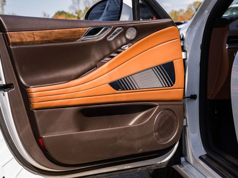 Used 2024 Genesis G80 image 33