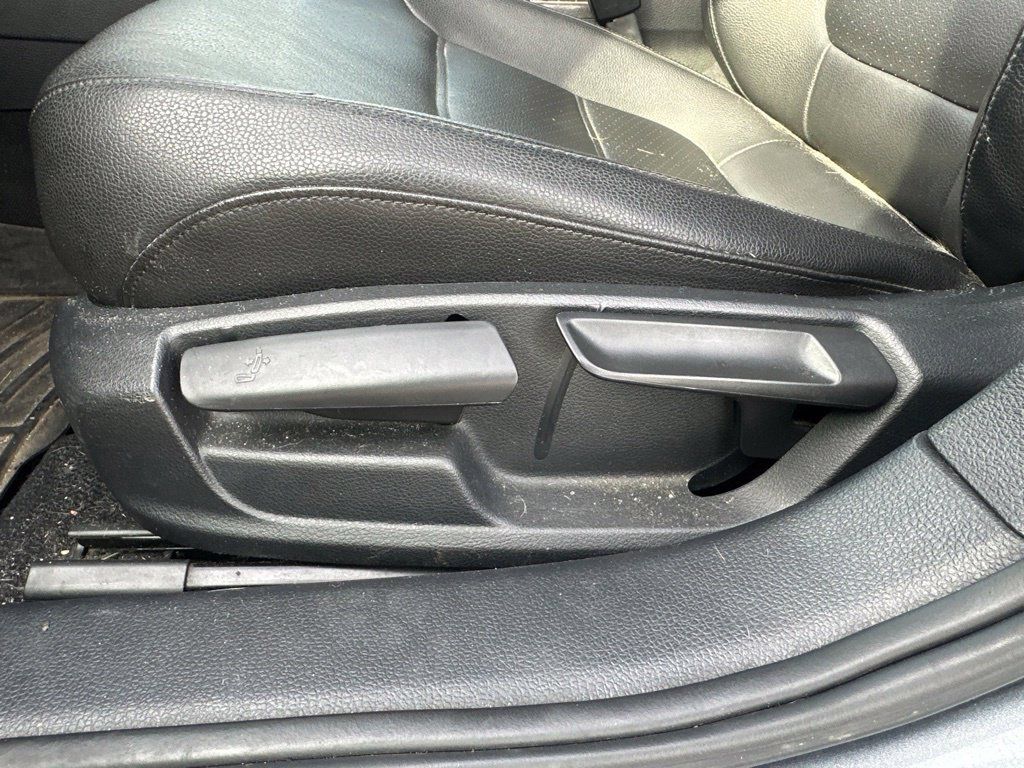 Used 2017 Volkswagen Jetta SE FWD image 18