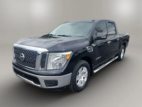 Used 2017 Nissan Titan SV image 1