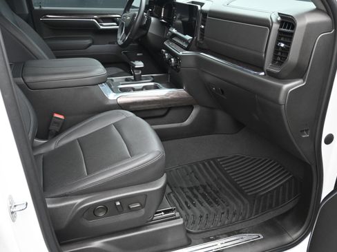 Used 2023 Chevrolet Silverado 1500 LTZ AWD/4WD image 11