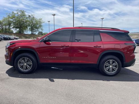 Used 2024 Chevrolet Traverse LT w/ Trailering Package FWD image 6