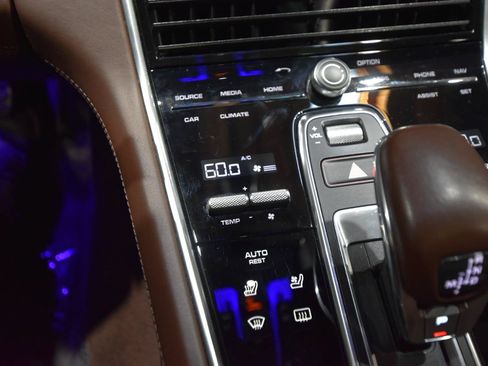 Used 2018 Porsche Panamera 4S AWD/4WD image 37