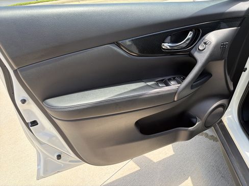 Used 2017 Nissan Rogue SL AWD/4WD image 14