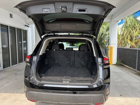 Used 2025 Nissan Rogue SV FWD image 32
