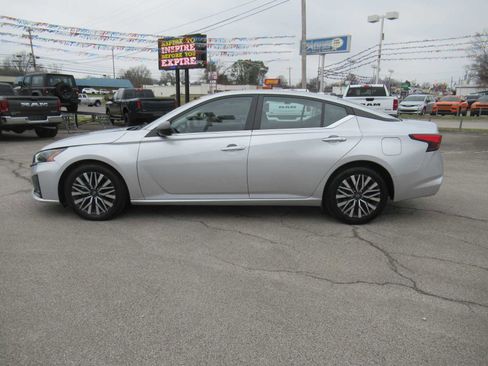 Used 2024 Nissan Altima 2.5 SV image 2