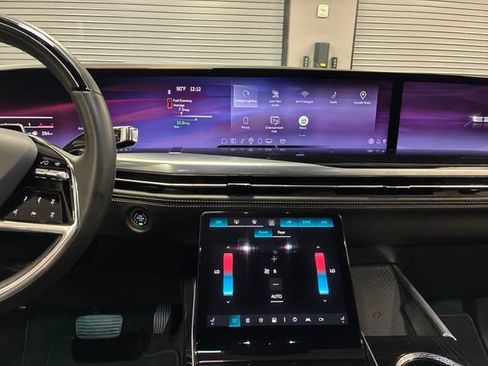 Certified 2025 Cadillac Escalade ESV Sport AWD/4WD image 18
