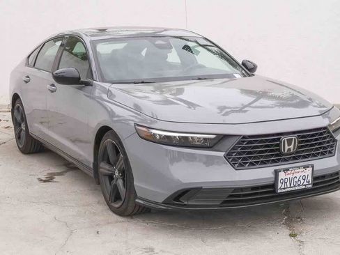 Used 2025 Honda Accord Sport image 3