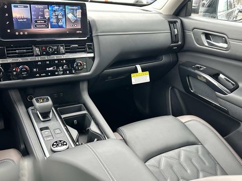New 2026 Nissan Pathfinder Platinum AWD/4WD image 25