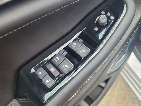 Used 2023 Jeep Grand Cherokee L Overland AWD/4WD image 14