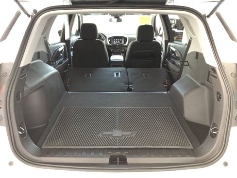 Used 2024 GMC Terrain SLE image 9