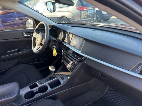 Used 2020 Kia Optima LX image 30