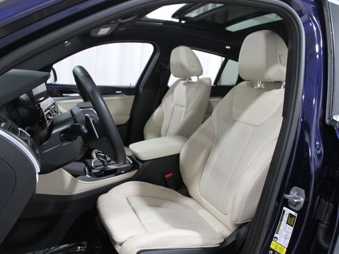 Certified 2023 BMW X4 xDrive30i w/ Premium Package image 5