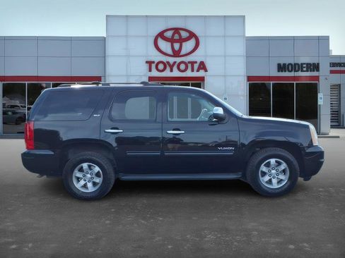 Used 2012 GMC Yukon SLT w/ SLT-2 Equipment Package image 6