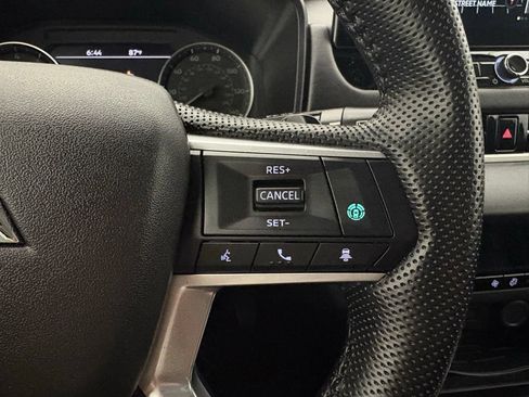 Used 2025 Mitsubishi Outlander SE FWD image 7