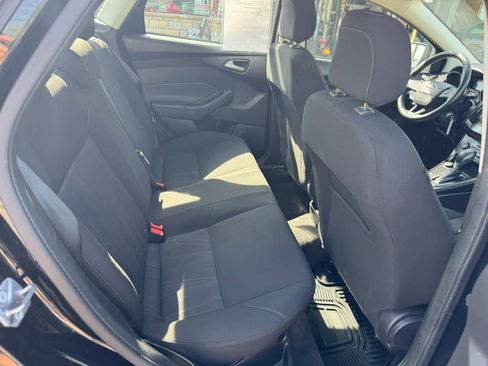 Used 2018 Ford Focus SE w/ SE Appearance Package image 29