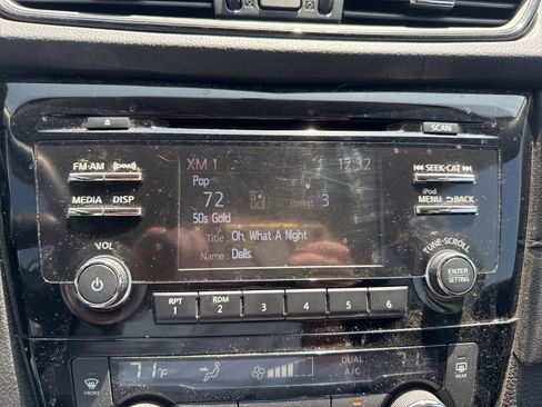 Used 2017 Nissan Rogue SV FWD image 10