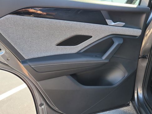 Used 2025 Volkswagen Tiguan S image 11