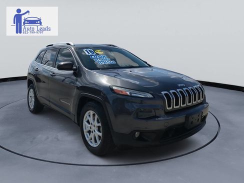 Used 2015 Jeep Cherokee Latitude image 2
