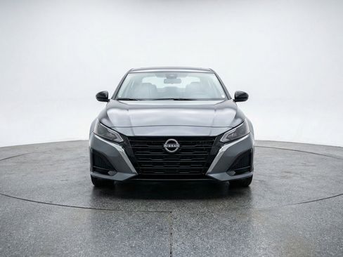 Used 2025 Nissan Altima 2.5 SV image 2