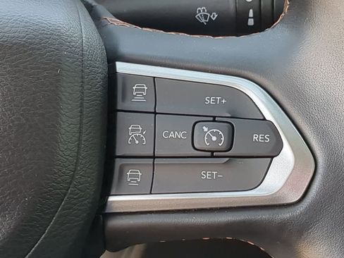 Used 2022 Jeep Compass Limited image 24