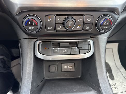 Used 2023 GMC Acadia SLE w/ Driver Convenience Package FWD image 27