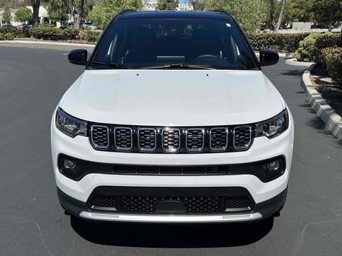 Used 2025 Jeep Compass Limited AWD/4WD image 12