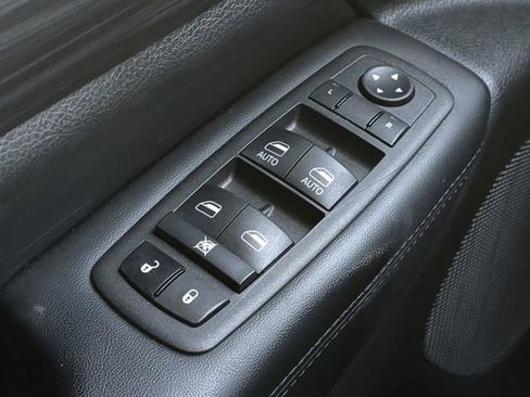 Used 2022 Jeep Grand Cherokee Laredo X image 30