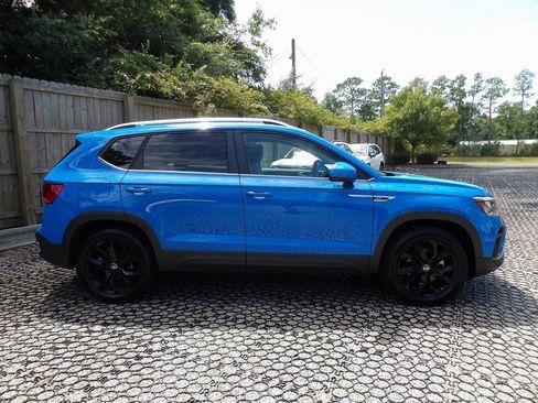 Used 2022 Volkswagen Taos SE image 4