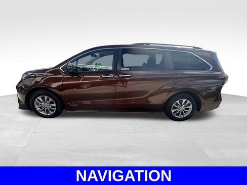 Used 2021 Toyota Sienna XLE image 7