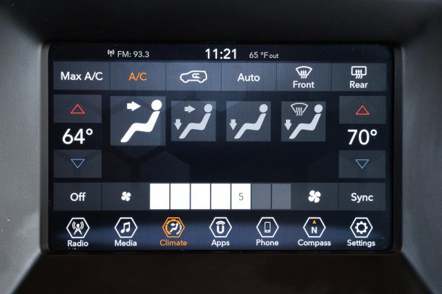 Used 2018 Jeep Compass Latitude w/ Popular Equipment Group FWD image 15