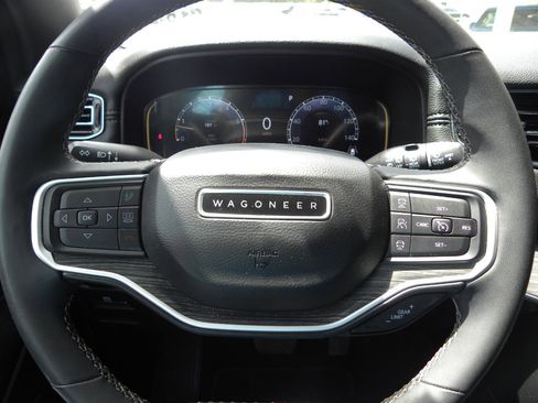 Used 2023 Jeep Wagoneer Series II AWD/4WD image 7