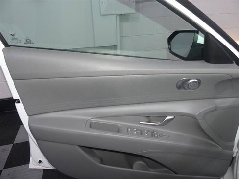 Used 2022 Hyundai Elantra SEL FWD image 17