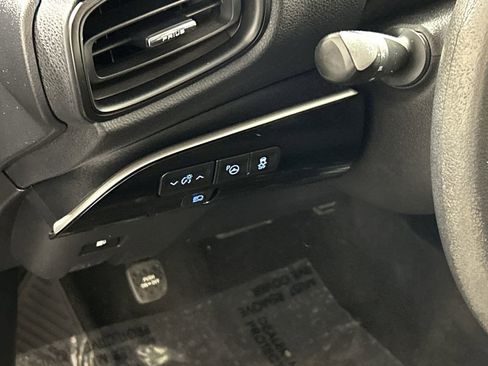 Used 2021 Toyota Prius LE image 13