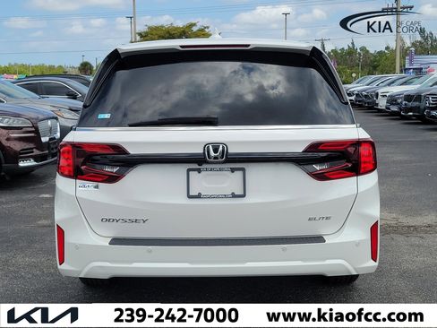Used 2025 Honda Odyssey Elite image 5