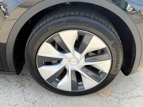 Used 2021 Tesla Model Y Long Range image 12