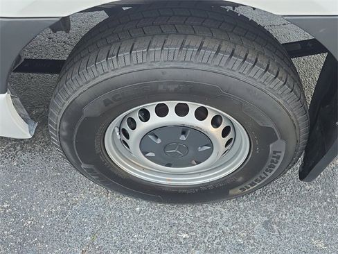 Used 2023 Mercedes-Benz Sprinter 2500 image 20