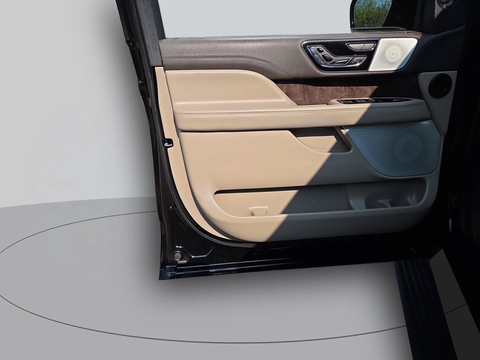 Used 2022 Lincoln Navigator L Reserve AWD/4WD image 29