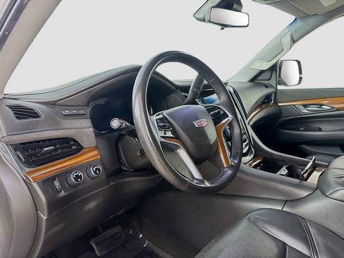 Used 2017 Cadillac Escalade Luxury AWD/4WD image 10