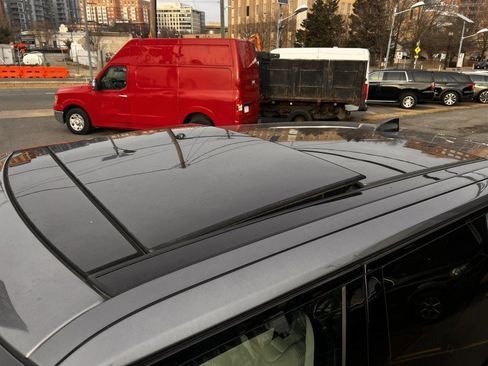 Used 2019 Land Rover Range Rover HSE image 8